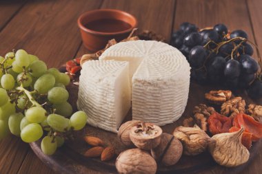 Meyve, ev yapımı Hint paneer ile Peynir tabağı
