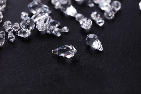 Hermosos diamantes sobre fondo negro — Foto de Stock