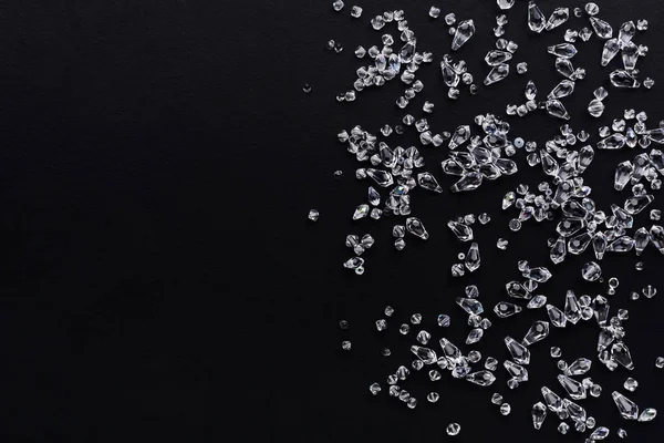 Красивые бриллианты на черном фоне — стоковое фото