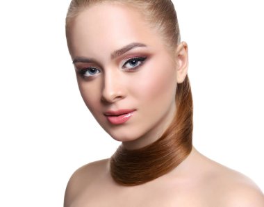 Beyaz arka plan, moda çekim güzellik modeli