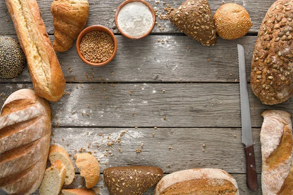 Fondo de pan con espacio de copia en madera rústica — Foto de Stock