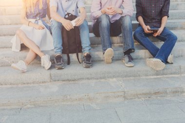 Becerikli alet açık, kopya alanı birlikte grup insan