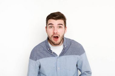 Şok haber. Şok adam hayret yüzündeki ifade