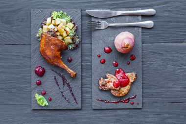 Kızarmış ördek bacak ve kaz ciğeri, Restoran gıda portre