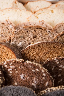 Fırın kavramı. Dilimlenmiş ekmek arka plan bol