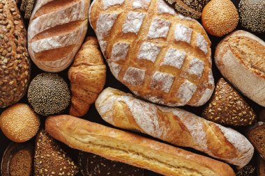 Ekmek arka plan, beyaz, siyah ve çavdar somun Üstten Görünüm