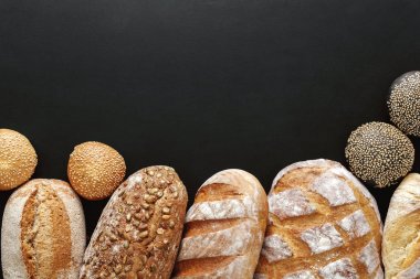 Fırın kavramı. Ekmek arka plan üzerinde balck izole bol