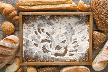 Ekmek fırın arka plan. Kahverengi ve beyaz buğday tahıl somun comp