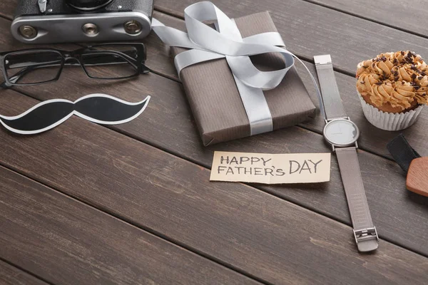 Mutlu Babalar günü kartı rustik ahşap zemin üzerine — Stok fotoğraf