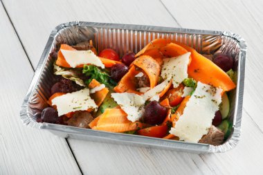 Sağlıklı gıda kutularında, diyet kavramı. Salata