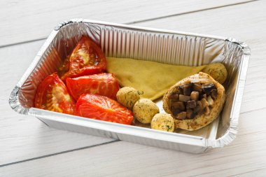 Sağlıklı gıda kutularında, diyet kavramı. Köfte