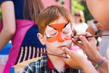 Çocuk çocuk yüz boyama, Kaplan gözü işlem yapma