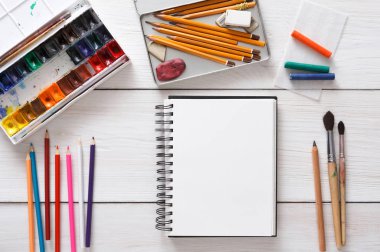 Çizim araçları, kırtasiye, işyeri sanatçı