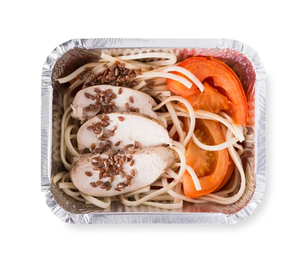 Zdravé jídlo v krabicích, dietního konceptu. Tvrdé pšeničné těstoviny, dušená Turecko, čerstvá zelenina a lněného semínka — Stock fotografie