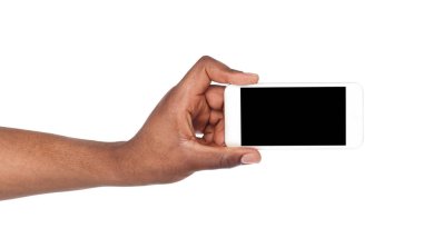 el ile boş ekran mobil akıllı telefon tutarak