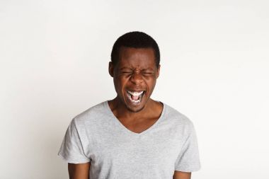 Bağırarak öfke ifade, öfkeli, duygu zenci