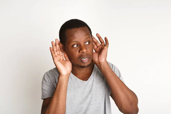 Owerhearing hombre negro, expresiones faciales —  Fotos de Stock