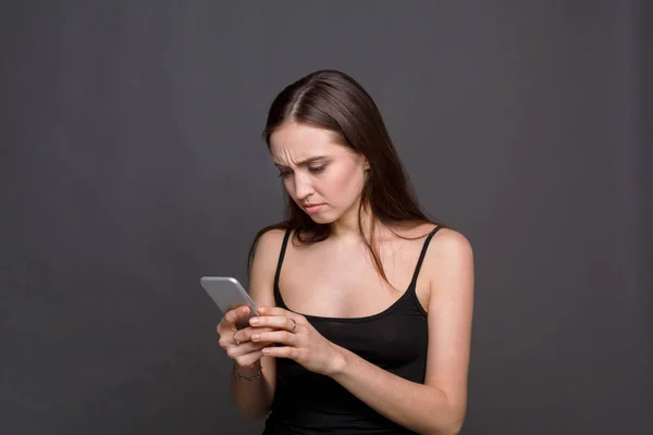 Unhappy young woman using smartphone portrait — Stock Photo, Image