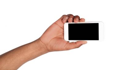 el ile boş ekran mobil akıllı telefon tutarak