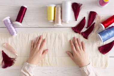 El yapımı küpe yapımı, ev atölye