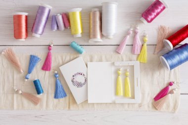 Renkli Püskül küpe çeşitler