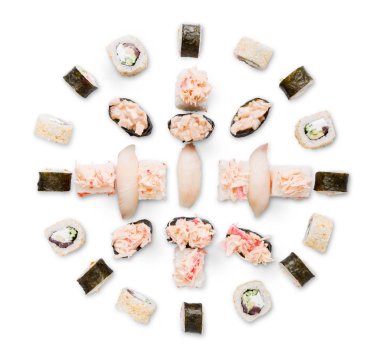 Suşi, maki ve beyaz arka plan üzerinde izole rulo