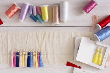 Renkli Püskül küpe çeşitler