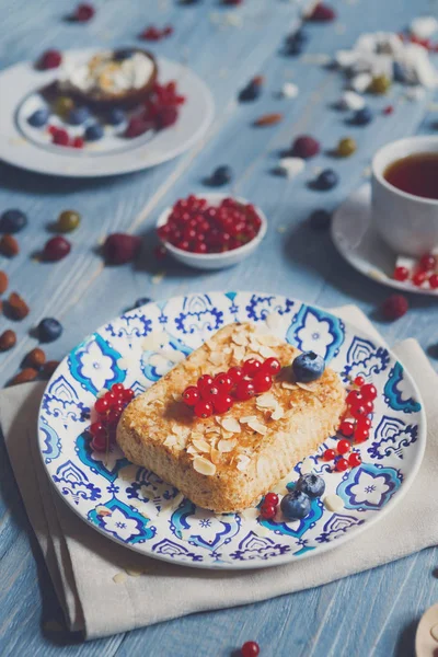 Pastry pie, tea, coffee and berries at blue rustic wood — Stock Photo, Image