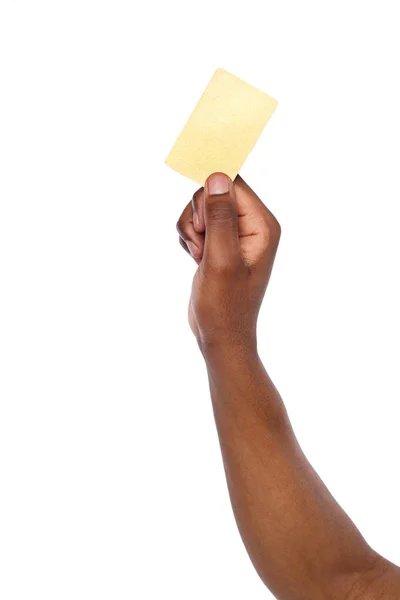 Close-up de mão masculina segurando cartão de plástico em branco — Fotografia de Stock