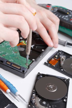 Sabit disk sürücü sökülmesi yakın çekim