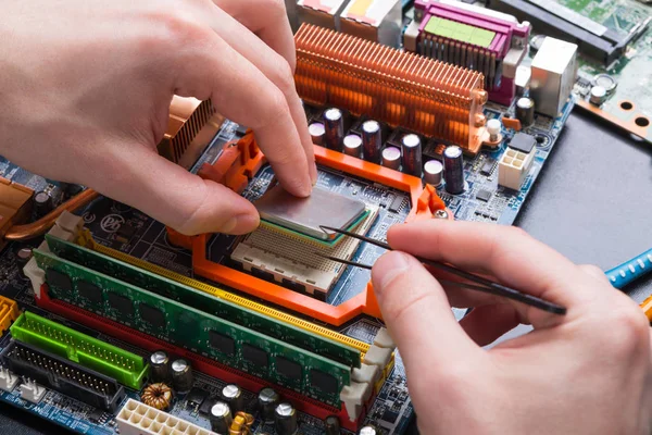 Computer processor chip demonteren close-up — Stockfoto