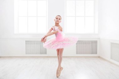 Bale kostümlü egzersiz bale öğrenci