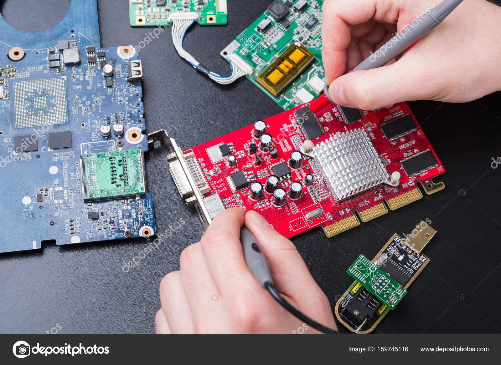 паять печатные платы. акселерометр айфон 5s винты. паять материнскую плату. материнская плата мультиметра. проверка платы телефона.