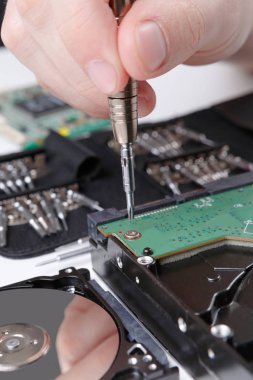 Sabit disk sürücü sökülmesi yakın çekim