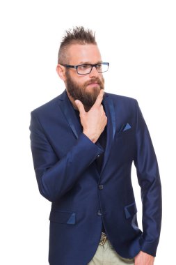 Genç adam portre beyaz izole sakallı