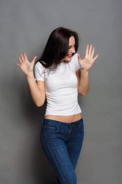 Hoş olmayan duygu, iğrenme ifade kadın