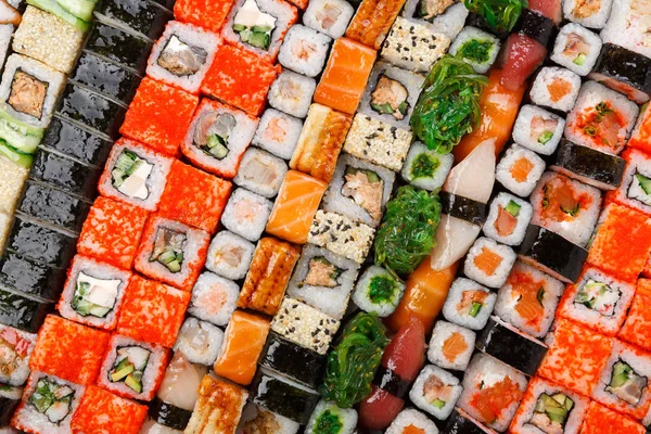 Conjunto de sushi, maki e rolos de fundo — Fotografia de Stock