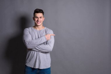 Stüdyo portre, çocuk stil genç yakışıklı adam