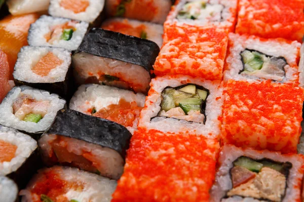 Conjunto de sushi, maki e rolos de fundo — Fotografia de Stock