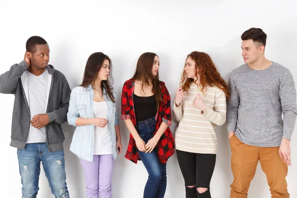 Çeşitli öğrenciler doğrultusunda ayakta araçları kullanma