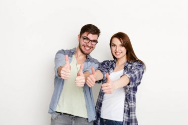 Komik Çift başparmak yukarıya jest, atış studio ile