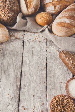 Rustik ahşap üzerine ekmek arka plan