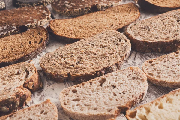 Fırın kavramı. Dilimlenmiş ekmek arka plan bol