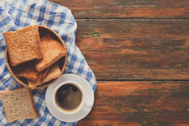 Kahvaltı arka plan, tost ve kahve rustik ahşap, en iyi görünüm
