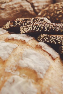 Ekmek arka plan, beyaz, siyah ve çavdar somun closeup
