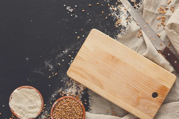 Bröd bageri bakgrund på svart — Stockfoto