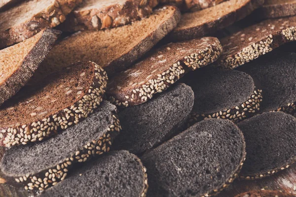 Fırın kavramı. Dilimlenmiş ekmek arka plan bol