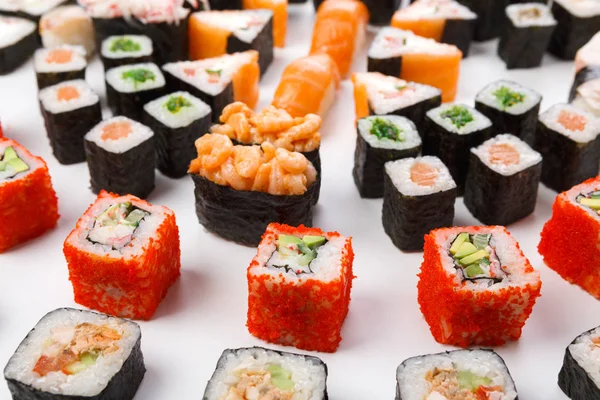 Conjunto de sushi, maki y rollos de primer plano —  Fotos de Stock