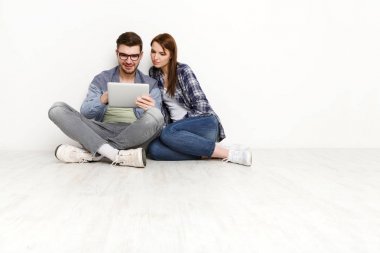 Çift dijital tablet ile satınalma siparişi