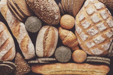 Ekmek arka plan, beyaz, siyah ve çavdar somun Üstten Görünüm